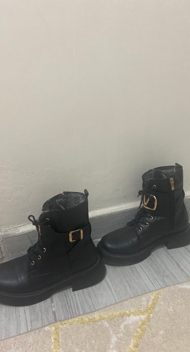 Tokalı Siyah Deri Gotik Kadın Bot - Görsel 2