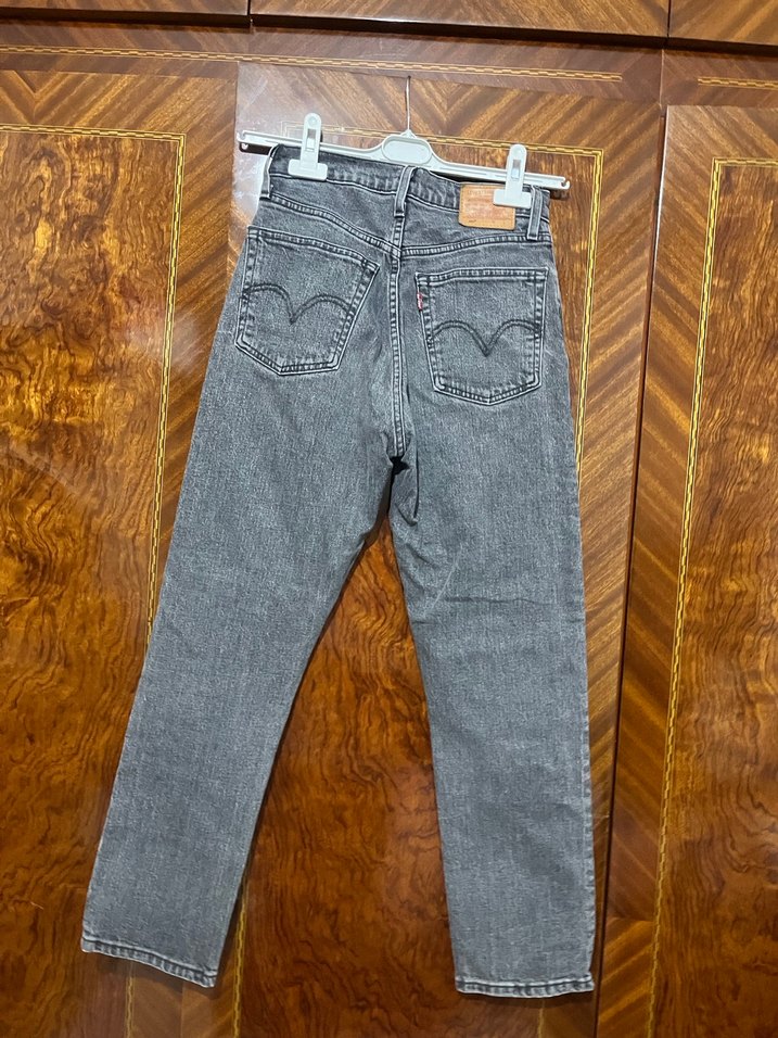 Levis Gri Düğmeli Kadın Midi Boy Denim Pantolon — görsel 3/6