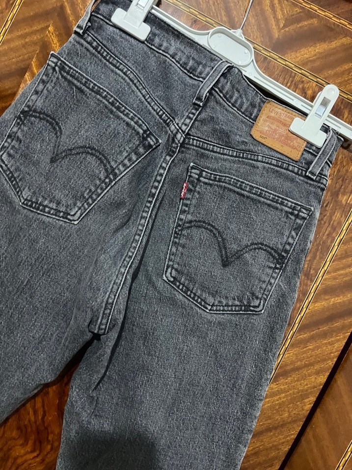 Levis Gri Düğmeli Kadın Midi Boy Denim Pantolon — görsel 5/6
