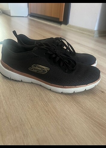 Skecher kadin ayakkabisi