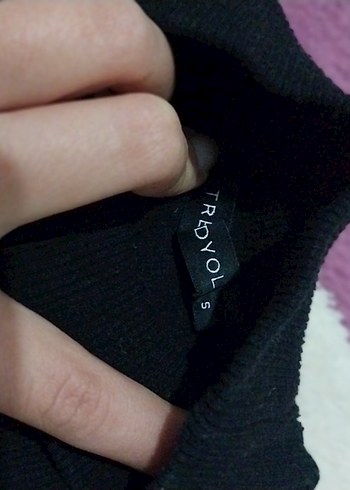 Siyah Dik Yaka Kısa Kollu Tişört - Görsel 2