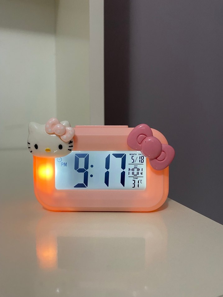 Pembe Hello Kitty Dijital Masa Saati - Görsel 2