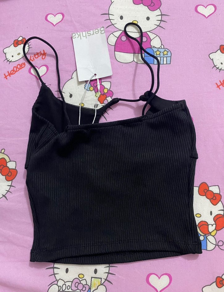 Siyah İnce Askılı Göğüs Dekolteli Crop - Görsel 2