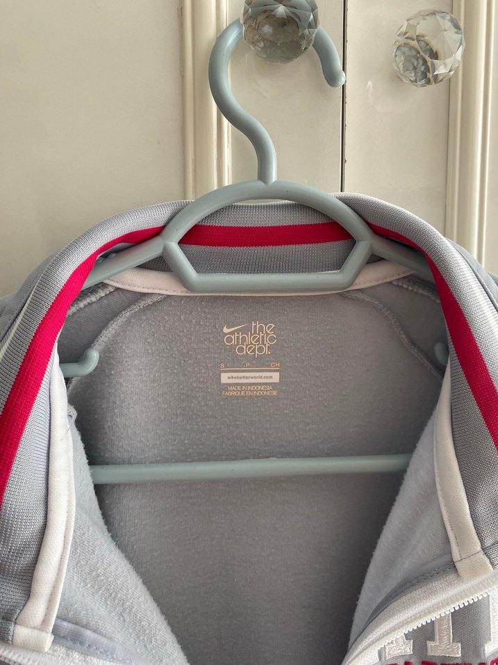 Nike Kadın Gri Fermuarlı Yüksek Yakalı Spor Ceket - Görsel 3