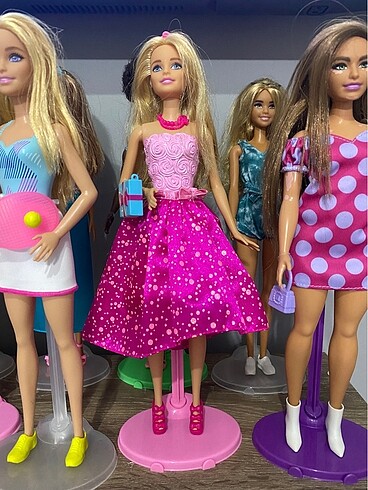 Barbie doğum günü bebeği