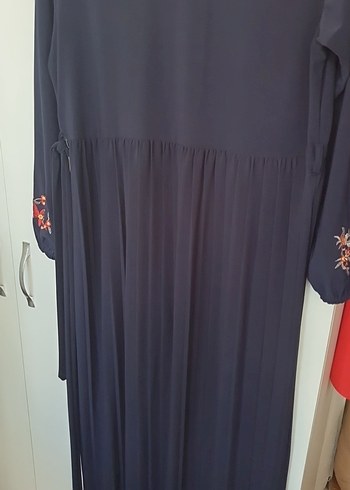 Diğer Lacivert Uzun Kollu Nakışlı Elbise