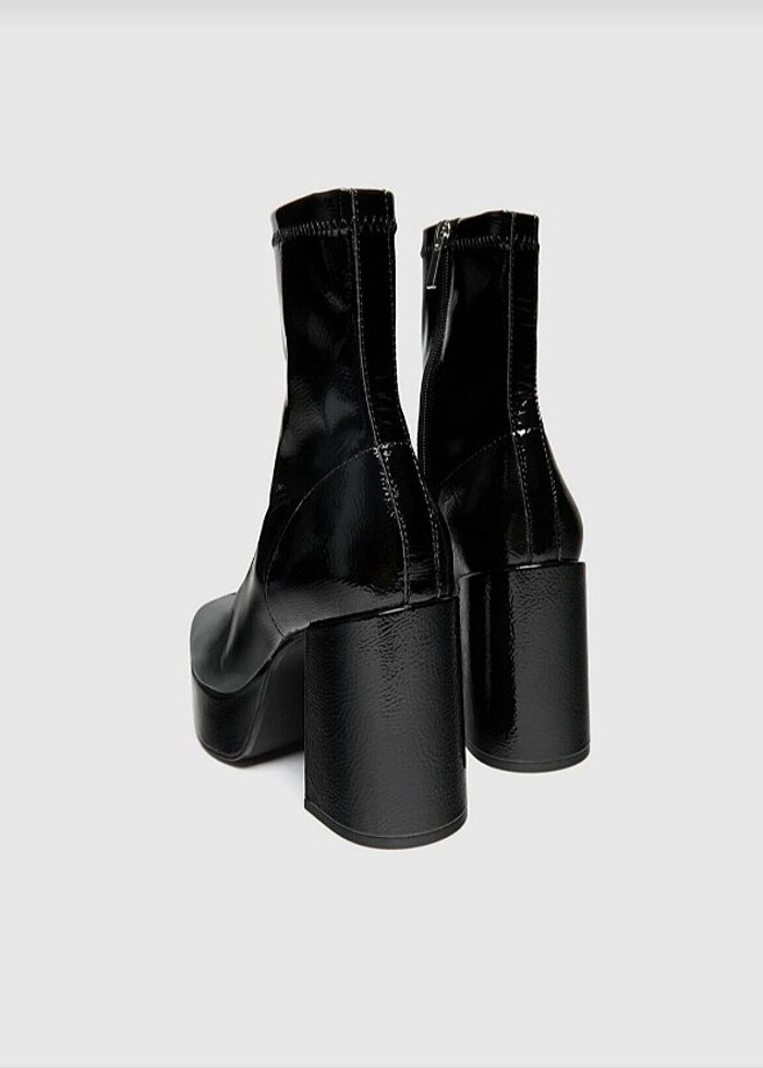 PULL&BEAR RUGAN TOPUKLU BİLEKTE BOT - Görsel 3