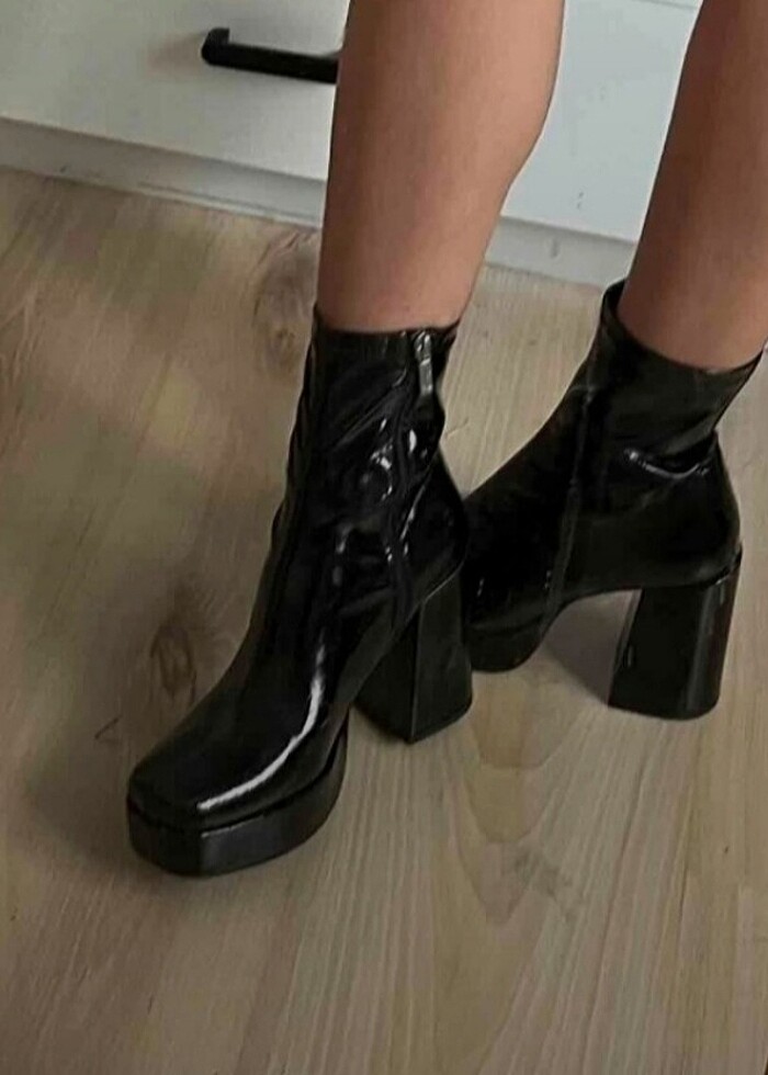 PULL&BEAR RUGAN TOPUKLU BİLEKTE BOT - Görsel 5