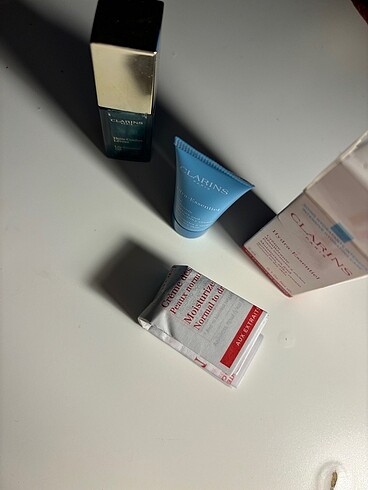 Beden ten rengi Renk Clarins Dudak Yağı