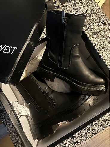 Nine West Nine West Bot