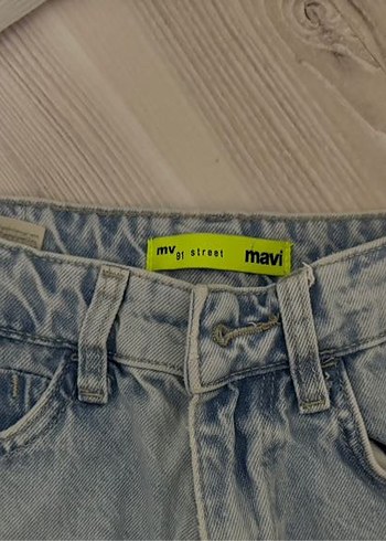 Mavi Yırtmaç Detaylı Kadın Denim Pantolon