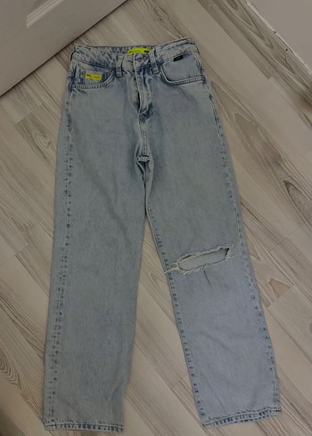 Yırtmaç Detaylı Kadın Denim Pantolon