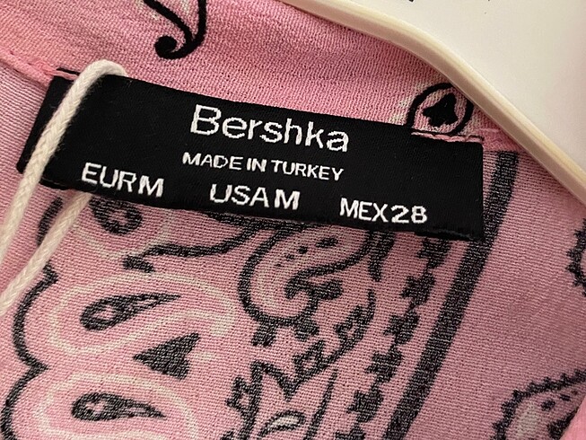 m Beden pembe Renk bershka kısa gömlek