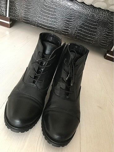 Kısa topuklu bot