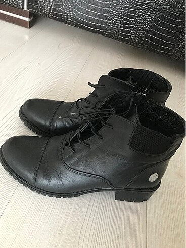 37 Beden Kısa topuklu bot
