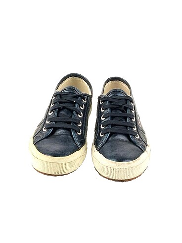37 Beden Superga Spor Ayakkabı %70 İndirimli.