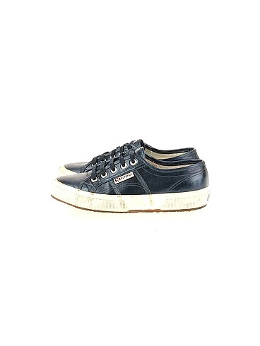 Superga Spor Ayakkabı %70 İndirimli.