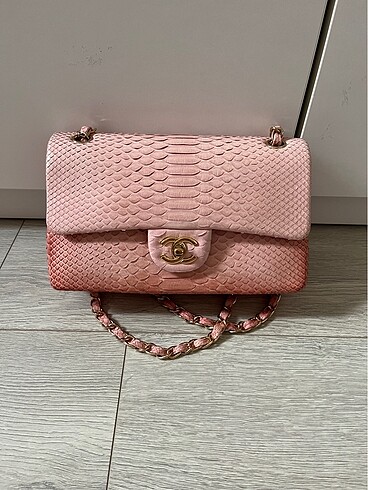 Chanel pembe krokodil çanta