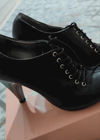Siyah Bağcıklı Stiletto Kadın Klasik Ayakkabı