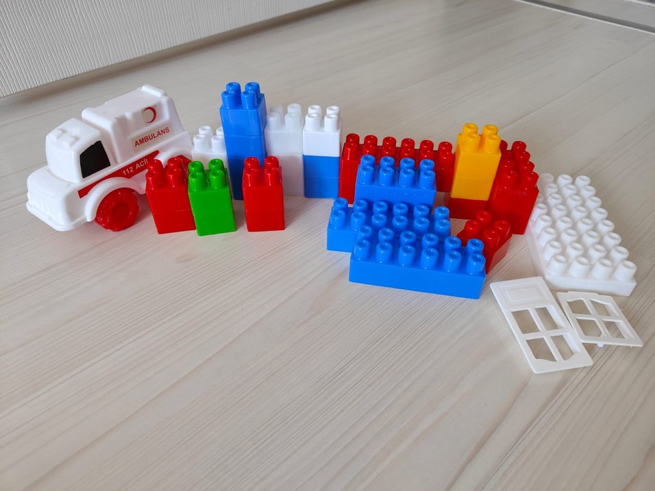 Renkli Lego Ambulans Seti - Görsel 2