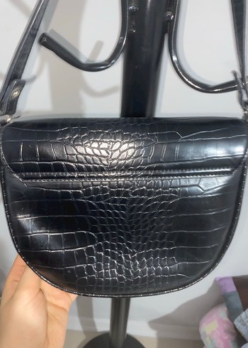 Bershka Siyah Deri Yılan Desenli Tokalı Kadın Çanta