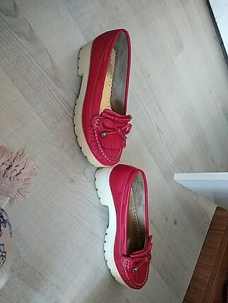 38 Beden Kırmızı deri ayakkabı