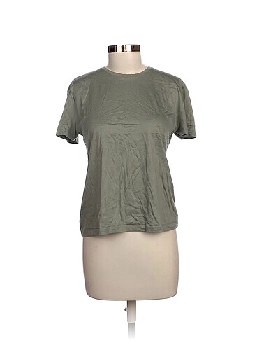 Zara T-shirt %70 İndirimli.