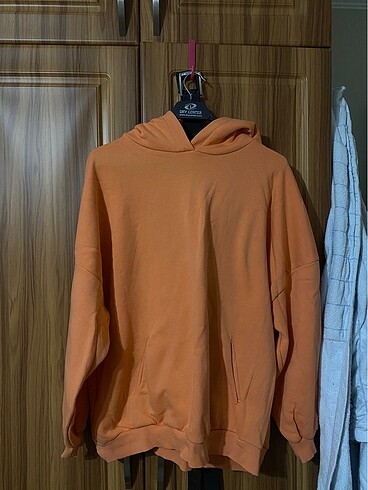 kapüşonlu sweatshirt