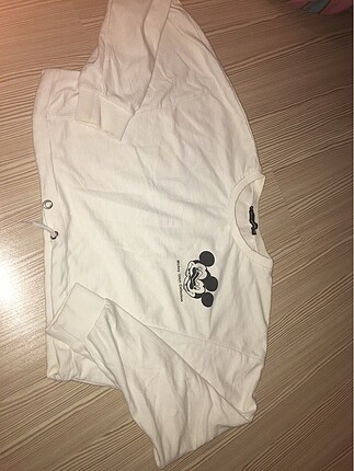 Arkası ve önü mickey mouse baskılı belden bağlamalı üst 