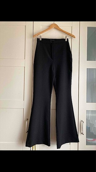 Trendyolmilla İspanyol Paça Siyah Pantolon