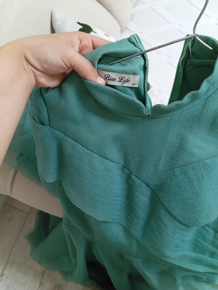 Uzun, Katlı, Yüksek Yakalı Yeşil Abiye Elbise - Görsel 3