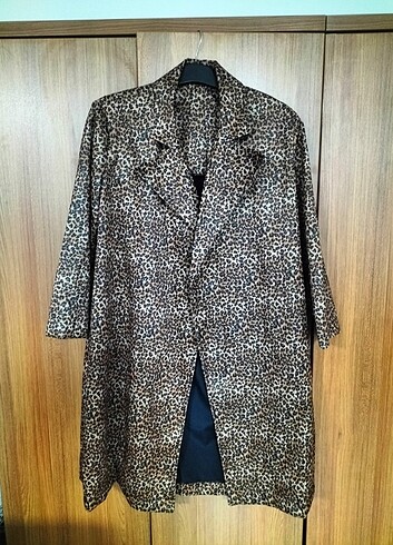 LEOPAR DESENLİ TRENÇKOT