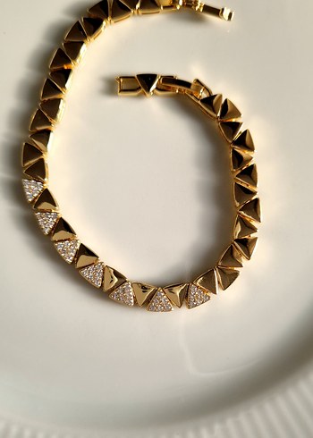 Gold Rengi Zirkon Taş Detaylı Sıralı Üçgen Model - Görsel 2