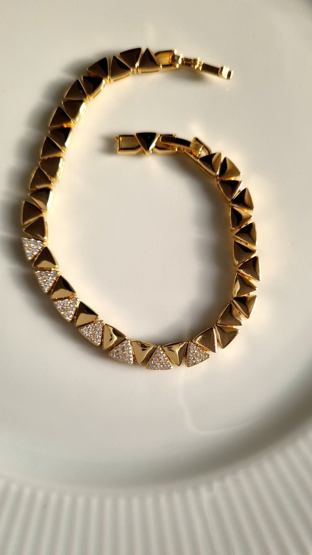 Gold Rengi Zirkon Taş Detaylı Sıralı Üçgen Model - Görsel 2