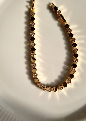 Gold Rengi Zirkon Taş Detaylı Sıralı Altıgen Model - Görsel 2