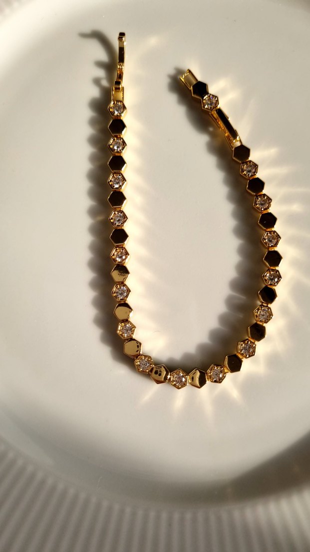 Gold Rengi Zirkon Taş Detaylı Sıralı Altıgen Model - Görsel 2