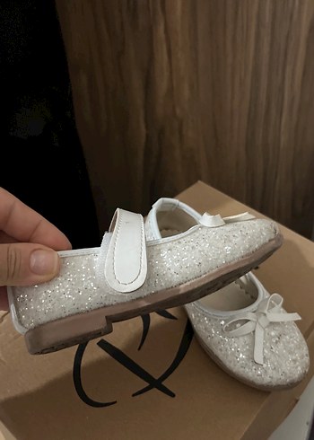 Kız Çocuk Beyaz Tokalı Babet Ayakkabı - Görsel 2