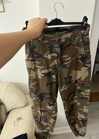 Kadın Kamuflaj Desenli Kemerli Pantolon - Görsel 3