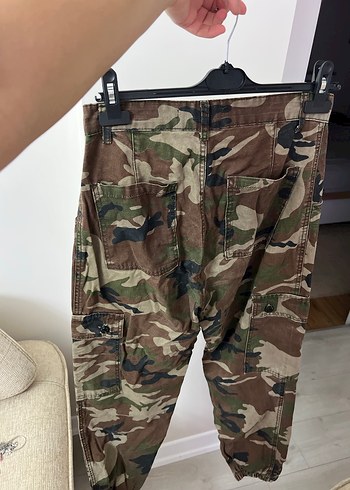 Kadın Kamuflaj Desenli Kemerli Pantolon - Görsel 2