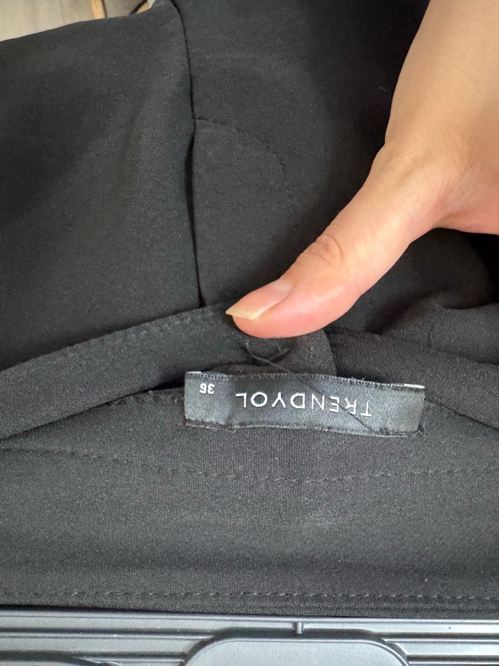 Düğmeli Siyah Kadın Kumaş Pantolon - Görsel 3