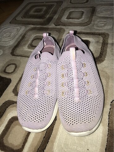 Skechers spor ayakkabısı baya kullanışlı ve rahat original