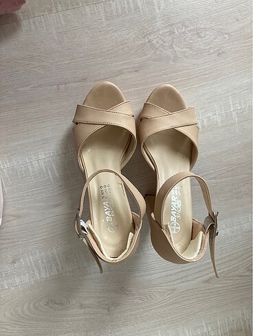 Topuklu ayakkabı - Görsel 2