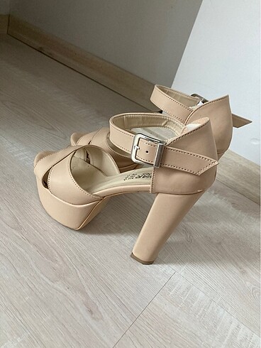 Topuklu ayakkabı - Görsel 4
