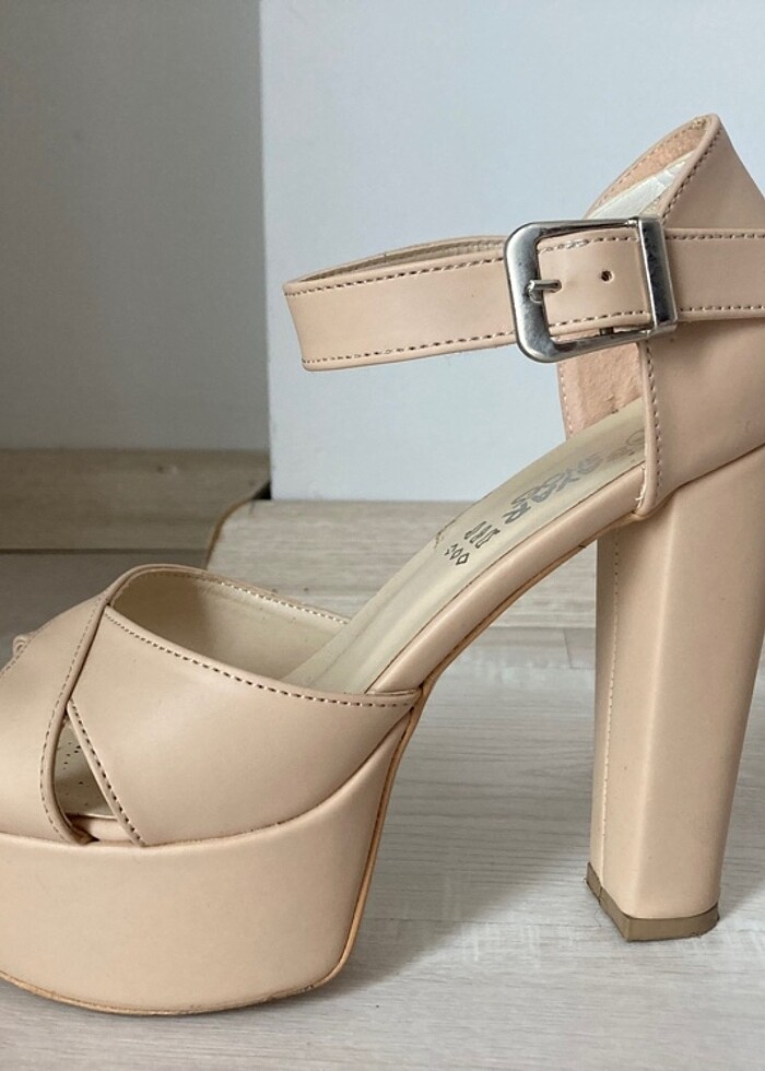 Topuklu ayakkabı - Görsel 3