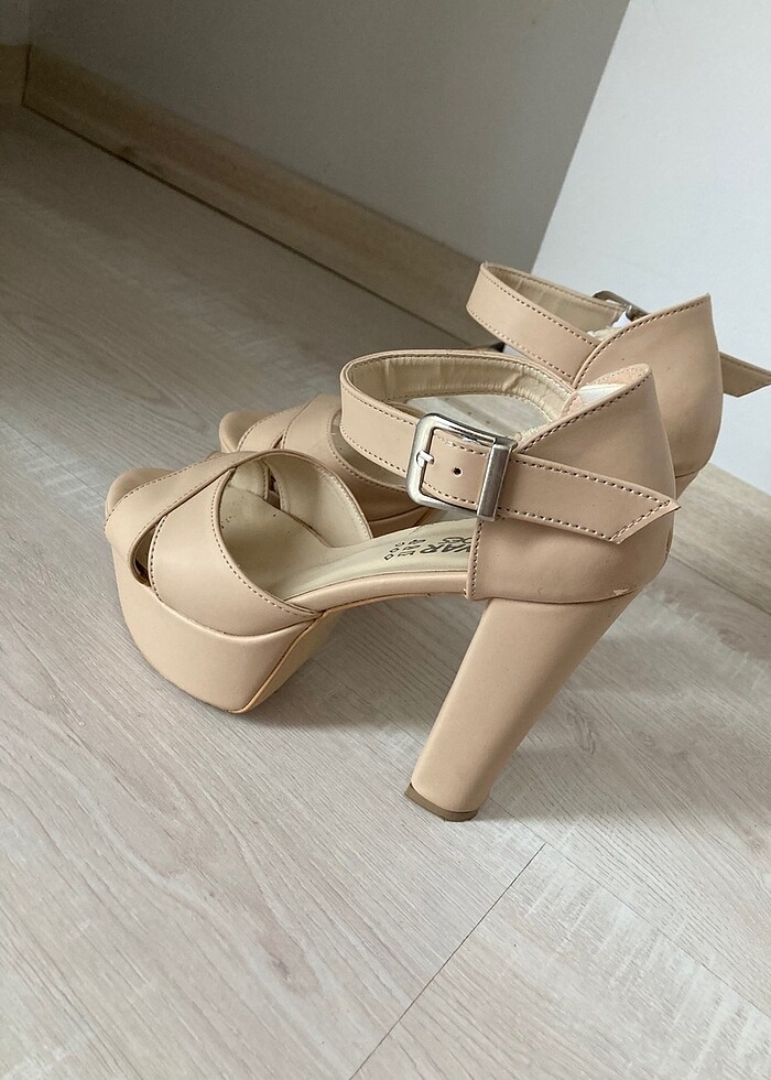 Topuklu ayakkabı - Görsel 4