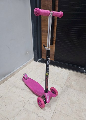Pembe Işıklı Çocuk Scooterı