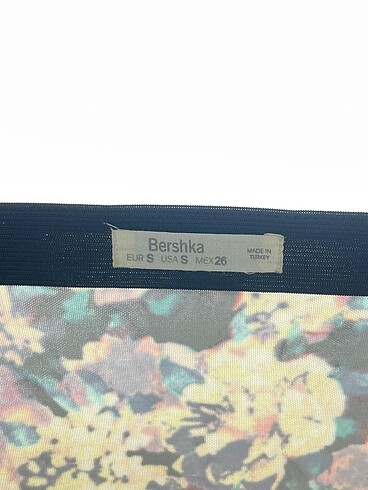 s Beden çeşitli Renk Bershka Mini Etek %70 İndirimli.