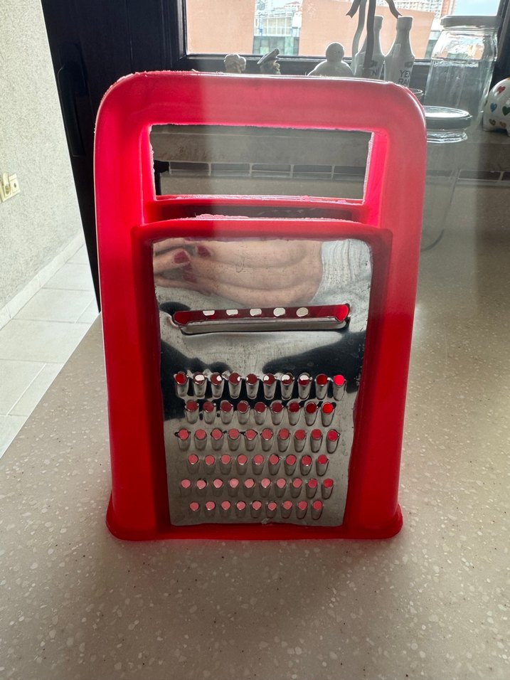 Kırmızı Parlak Mutfak Rendesi - Görsel 2