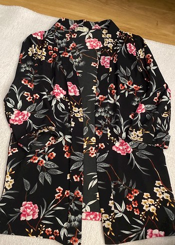 Çiçek Desenli Yarım Kollu Kadın Kimono