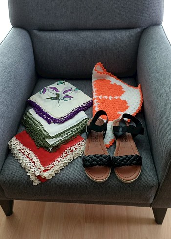 oyalı yazma baş örtüsü yeni hiç kullanılmamış tanesi 50 TL